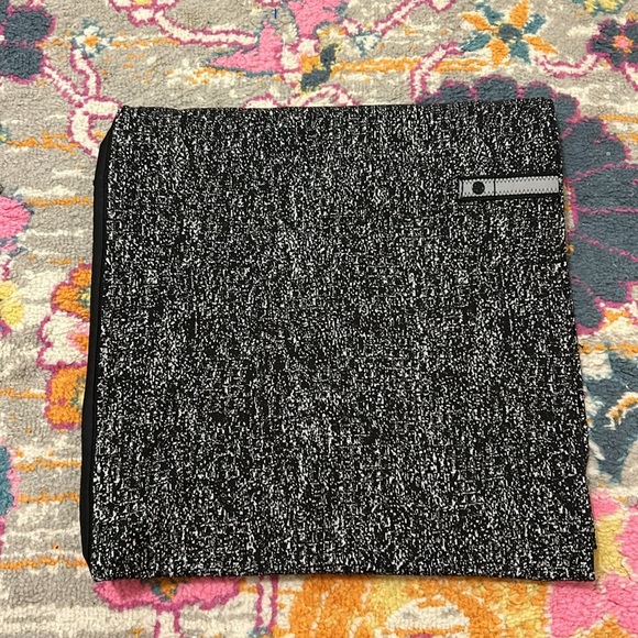Lululemon Vinyasa Workout Yoga Wrap Scarf In SJRL/BLK Abstract Black NWT - Picture 8 of 10